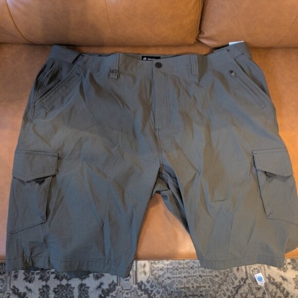 Men's Stylish Green Cargo Shorts - Picture 1 of 9
